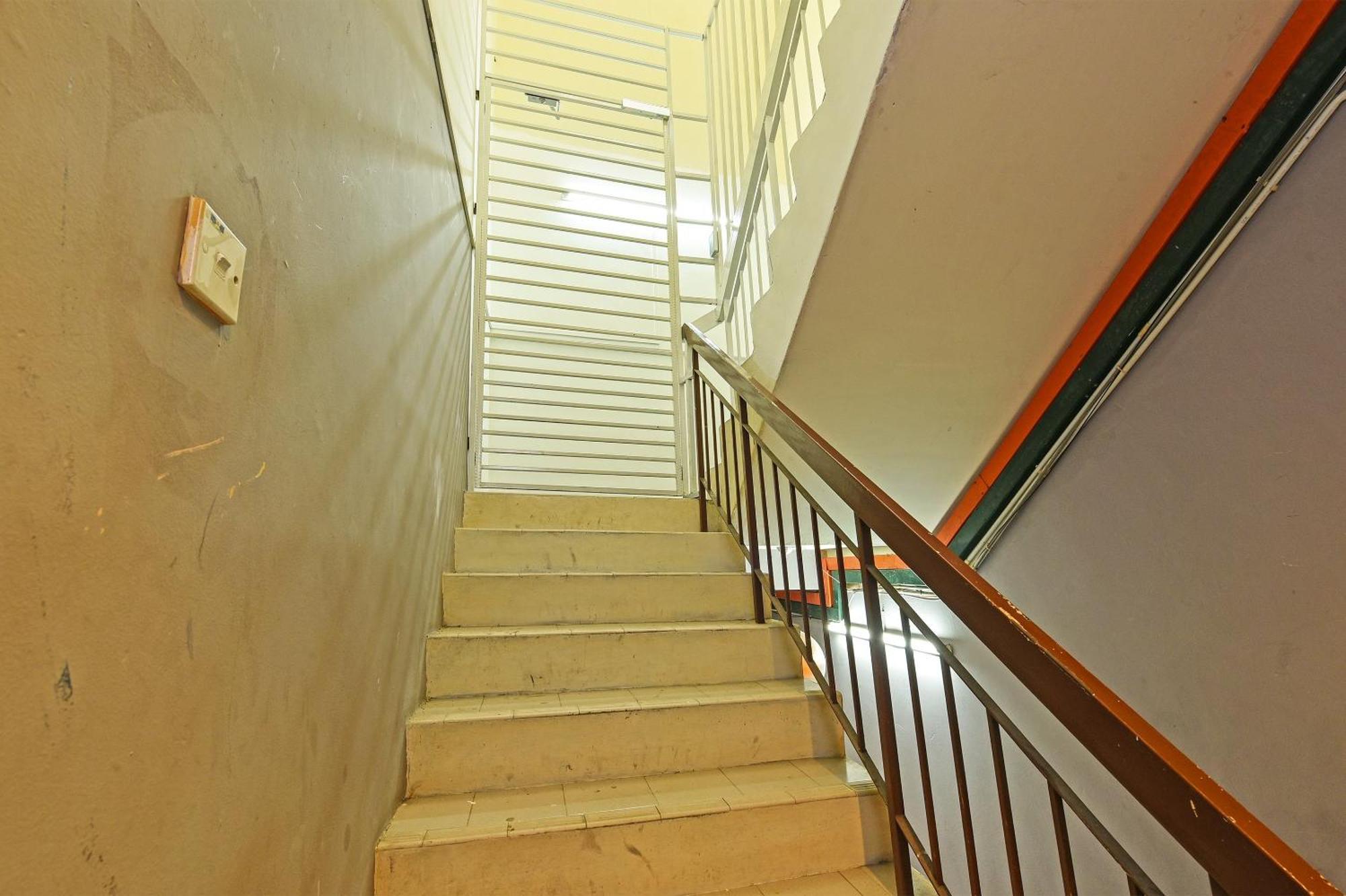SPOT ON 90500 Sri Rampai Metro Hostel Kuala Lumpur Exterior foto